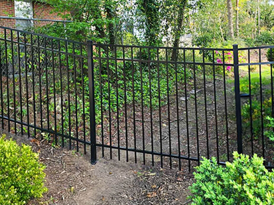 Aluminum fence contractor in Evans Georgia