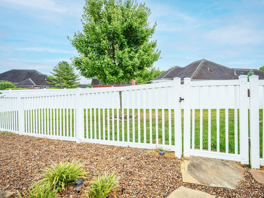 Vinyl fence contractor in Evans Georgia